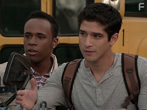 Tyler Posey and Khylin Rhambo in Оборотень (2011)