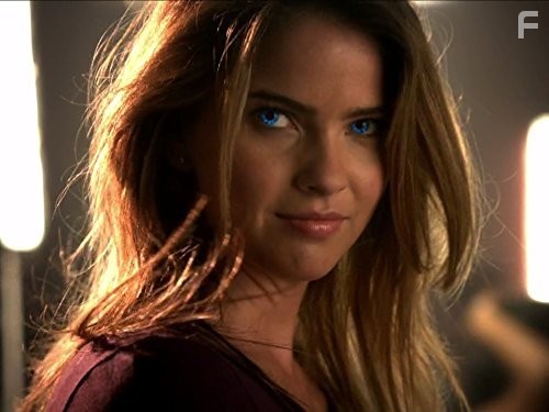 Shelley Hennig in Оборотень (2011)