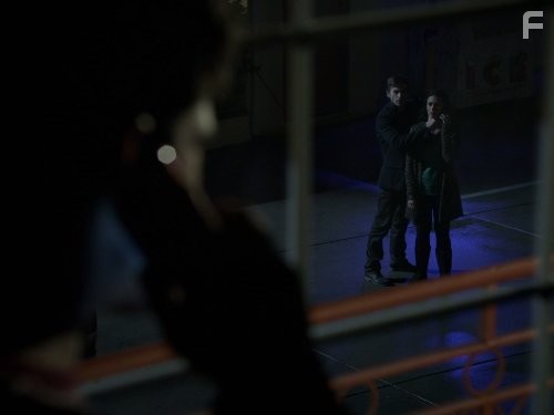 Gideon Emery and Melissa Ponzio in Оборотень (2011)