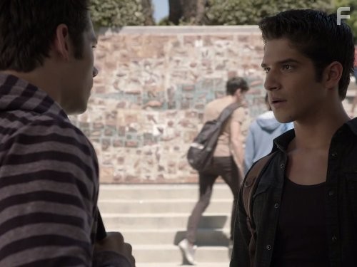 Tyler Posey and Dylan O'Brien in Оборотень (2011)