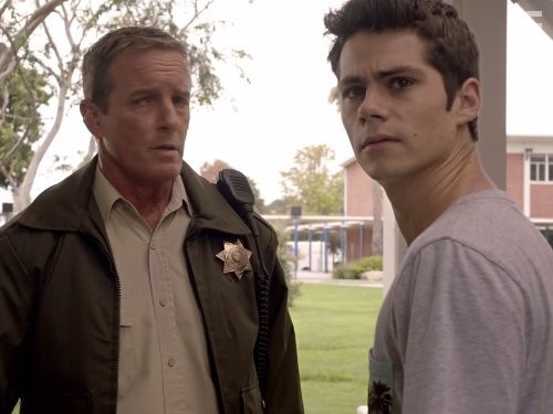 Linden Ashby and Dylan O'Brien in Оборотень (2011)