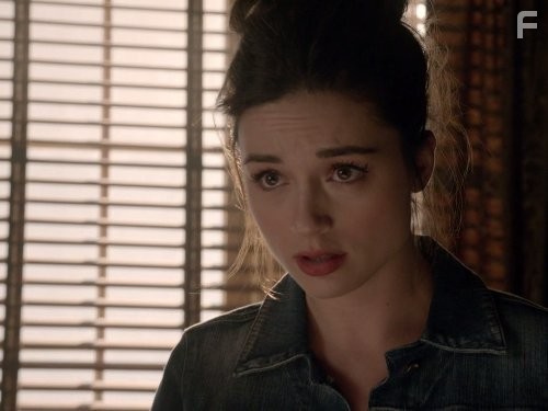 Crystal Reed in Оборотень (2011)