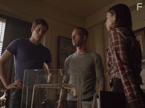 JR Bourne, Daniel Sharman, and Crystal Reed in Оборотень (2011)