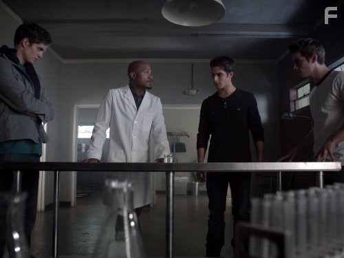 Seth Gilliam, Tyler Posey, Daniel Sharman, and Dylan O'Brien in Оборотень (2011)