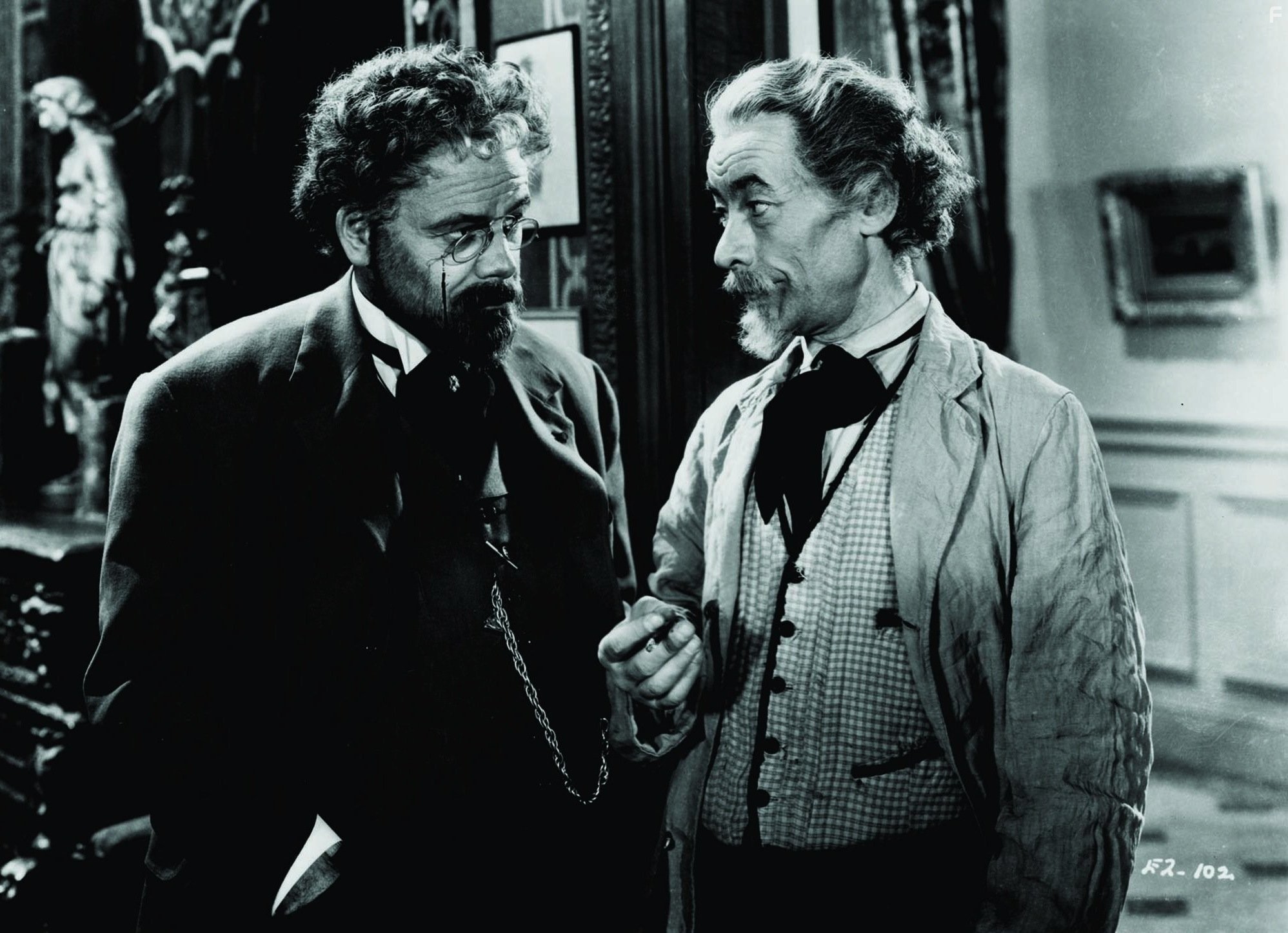 Paul Muni and Vladimir Sokoloff in Жизнь Эмиля Золя (1937)