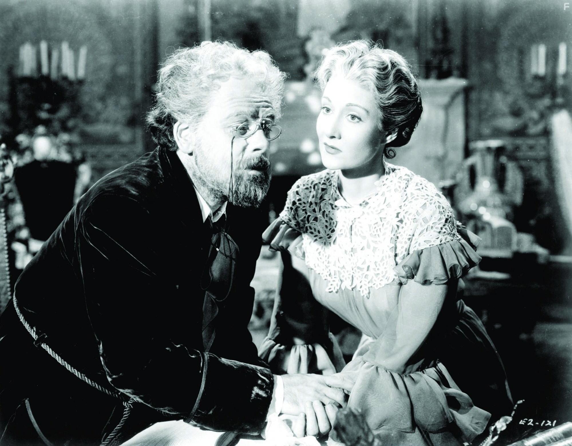 Gloria Holden and Paul Muni in Жизнь Эмиля Золя (1937)