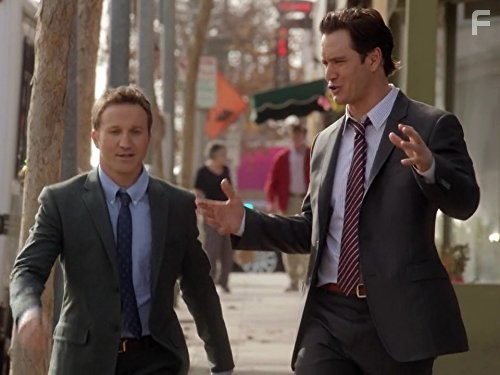 Mark-Paul Gosselaar and Breckin Meyer in Компаньоны (2011)
