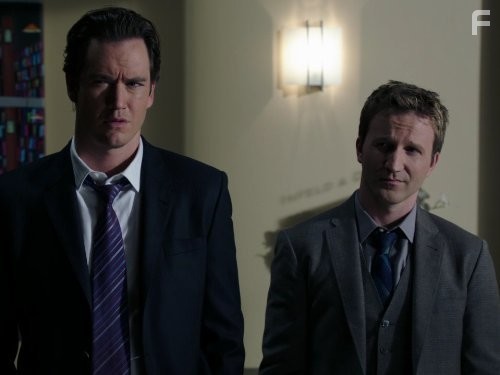 Mark-Paul Gosselaar and Breckin Meyer in Компаньоны (2011)