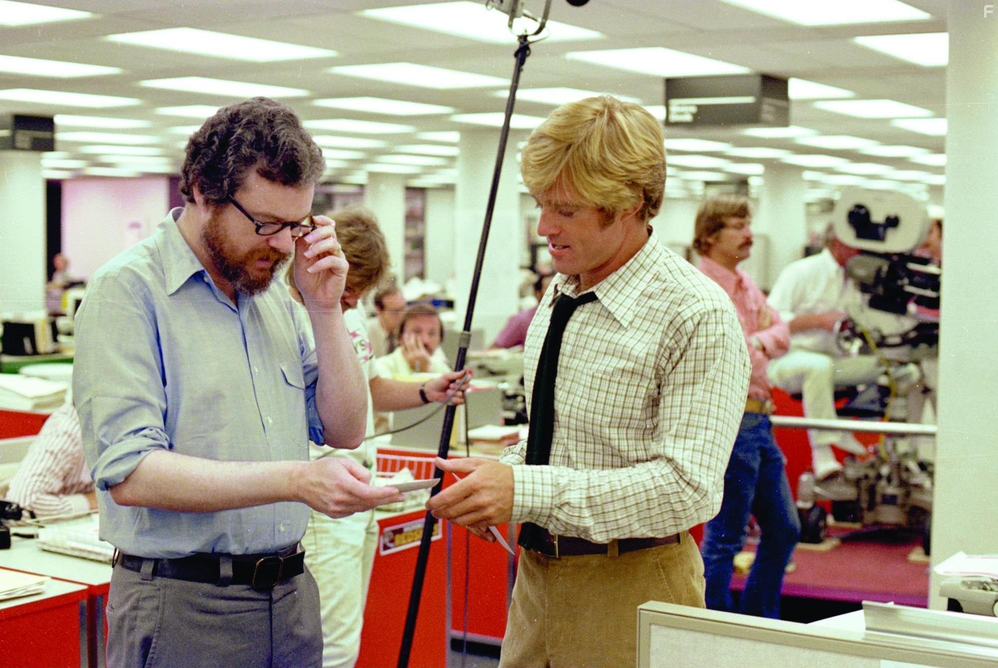 Robert Redford and Alan J. Pakula in Вся президентская рать (1976)