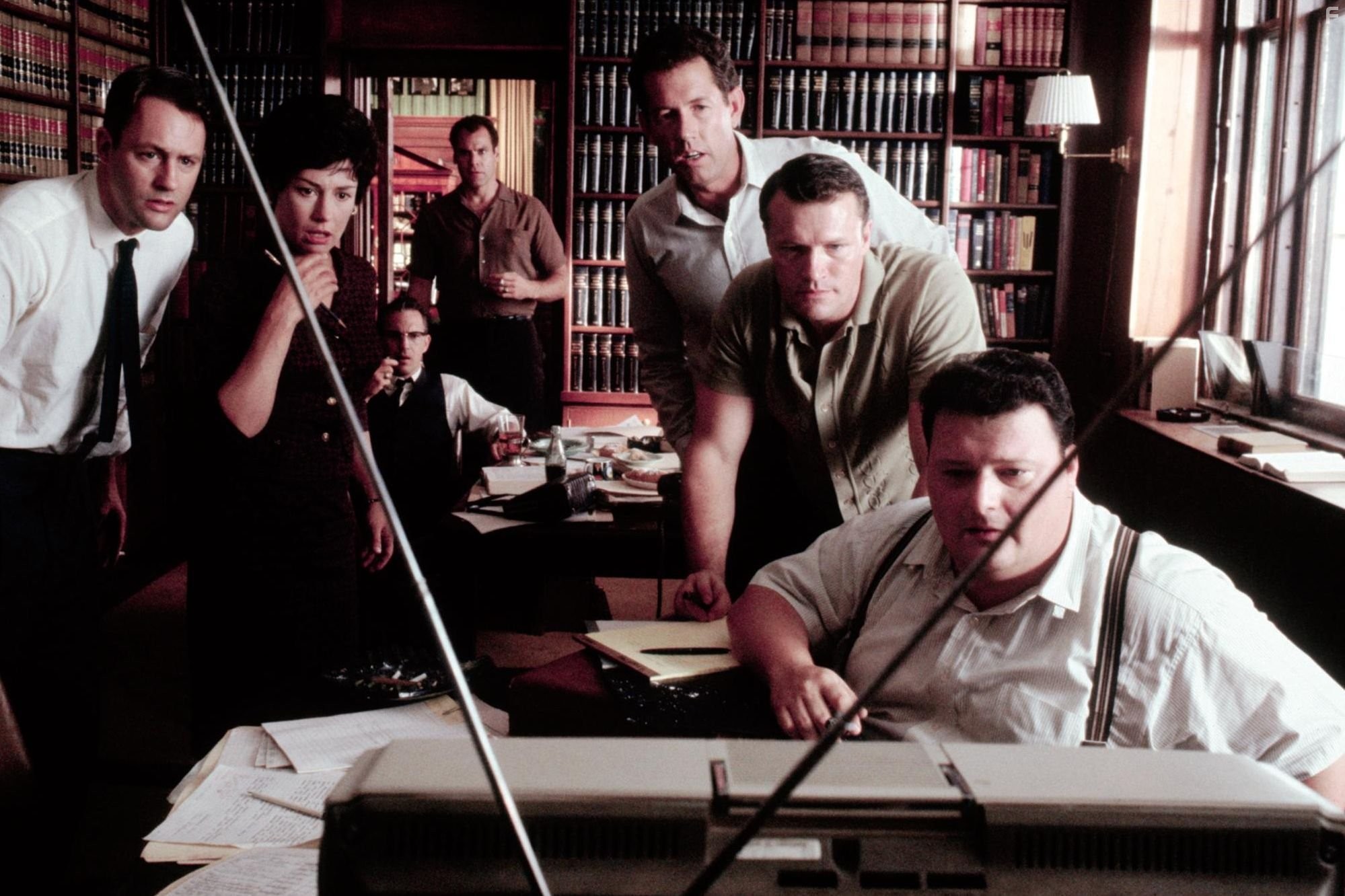 Kevin Costner, Wayne Knight, Laurie Metcalf, Michael Rooker, and Jay O. Sanders in Джон Ф. Кеннеди: Выстрелы в Далласе (1991)