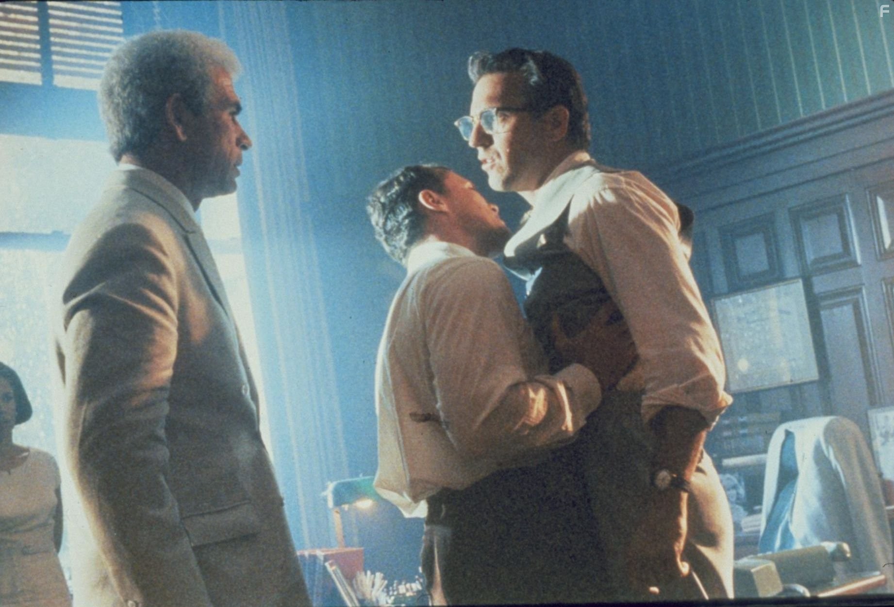 Kevin Costner, Tommy Lee Jones, and Jay O. Sanders in Джон Ф. Кеннеди: Выстрелы в Далласе (1991)