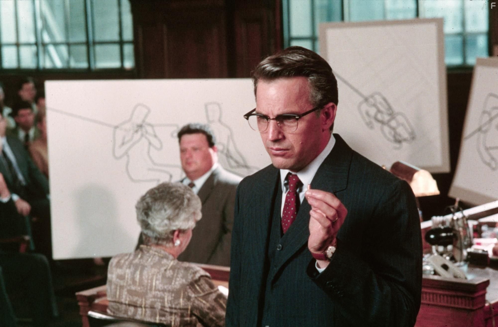 Kevin Costner and Wayne Knight in Джон Ф. Кеннеди: Выстрелы в Далласе (1991)