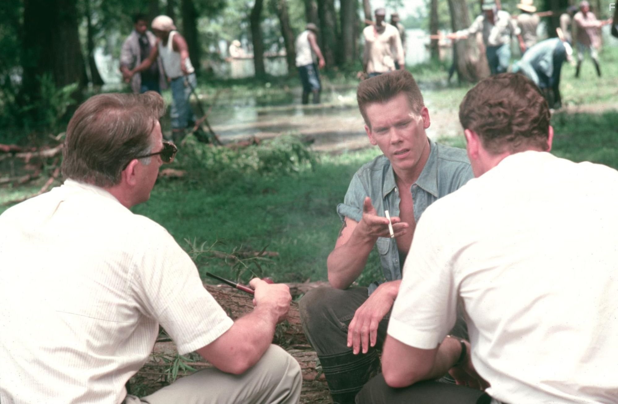 Kevin Bacon and Kevin Costner in Джон Ф. Кеннеди: Выстрелы в Далласе (1991)