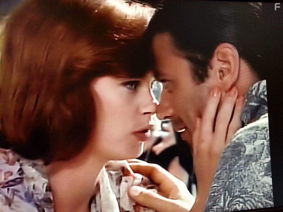 Carolyn Dunn and Rob Stewart in Тропическая жара (1991)