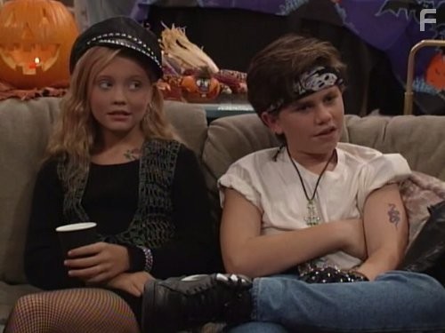 Rider Strong and Jessica Wesson in Большой ремонт (1991)