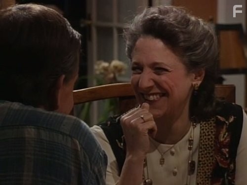 Beth Dixon in Большой ремонт (1991)