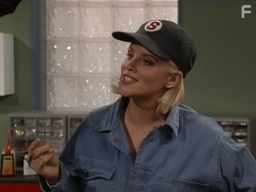 Jenny McCarthy in Большой ремонт (1991)