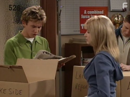 Jonathan Taylor Thomas and Courtney Peldon in Большой ремонт (1991)