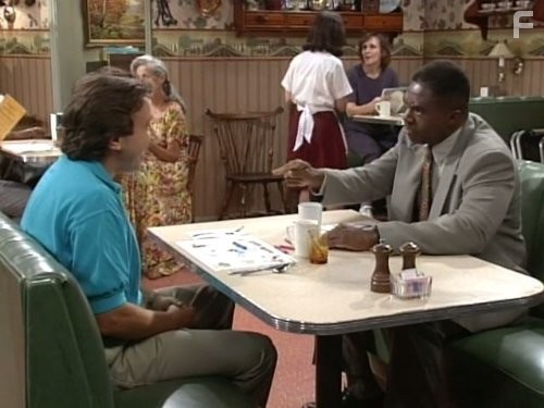 Tim Allen and Charles Robinson in Большой ремонт (1991)