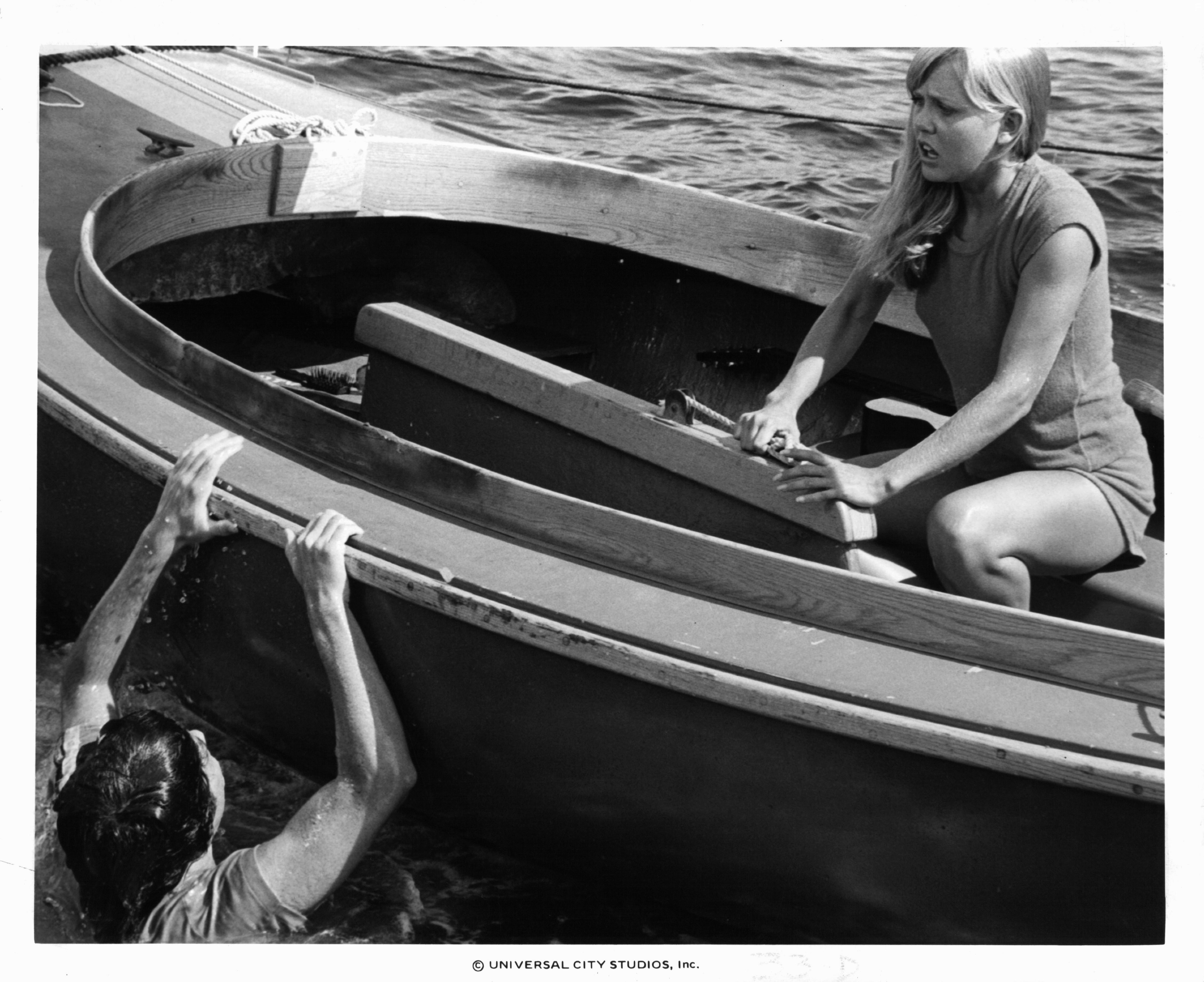 Gary Dubin and Ann Dusenberry in Чeлюсти 2 (1978)