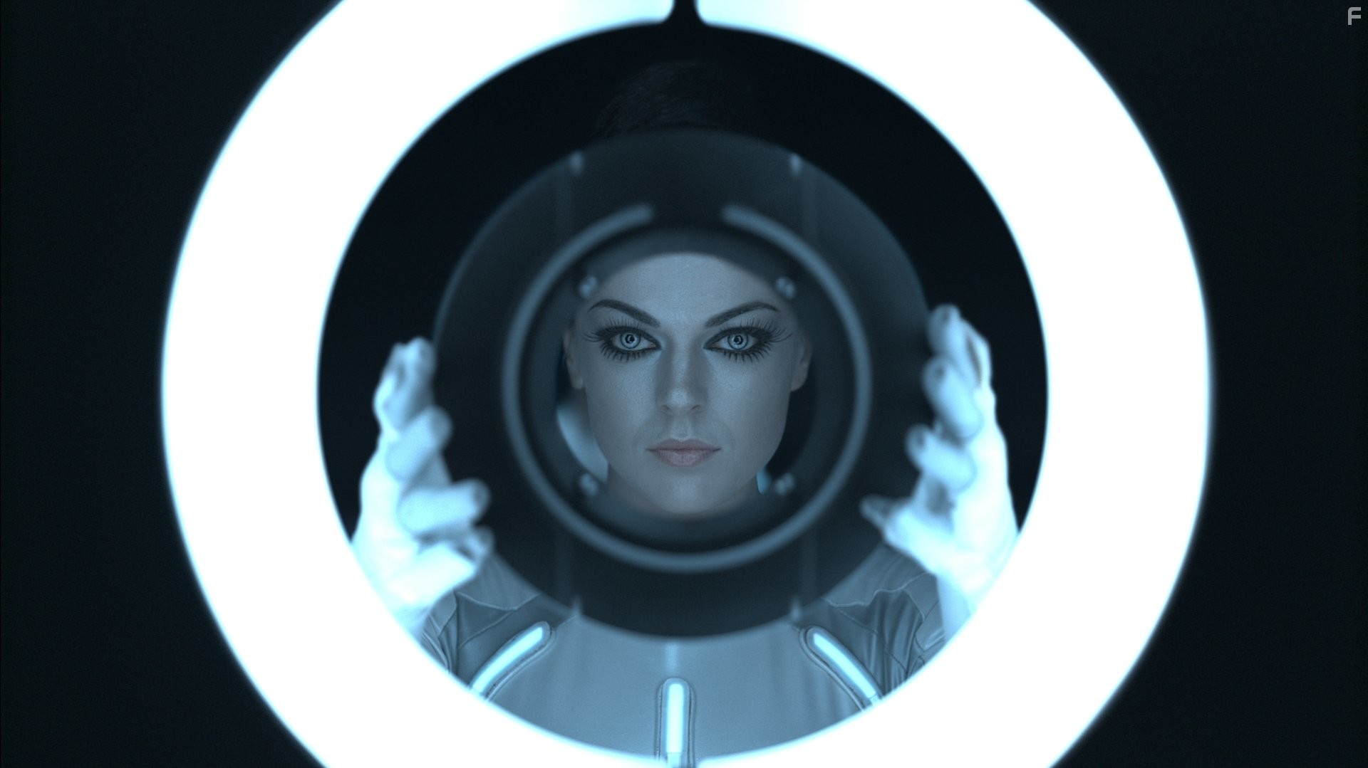 Serinda Swan in Трон: Наследие (2010)