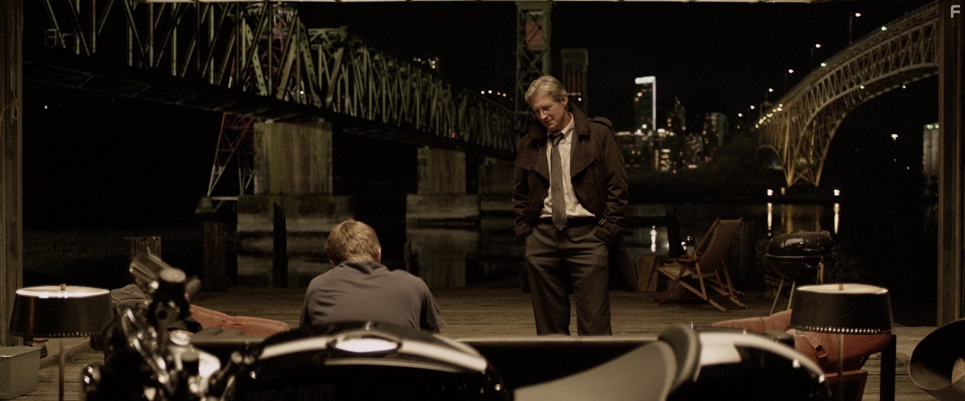 Bruce Boxleitner and Garrett Hedlund in Трон: Наследие (2010)