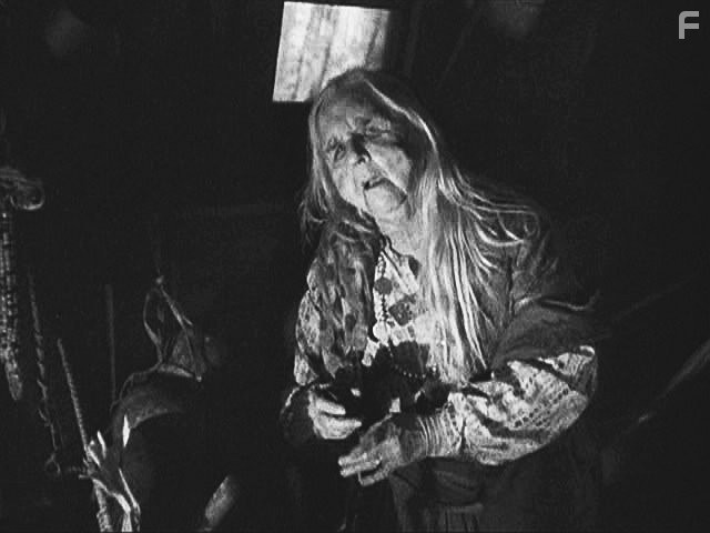 Louise Emmons in Знак вампира (1935)