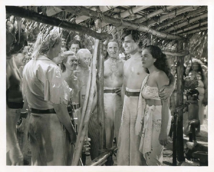 Clark Gable, Movita, and Eddie Quillan in Мятеж на Баунти (1935)