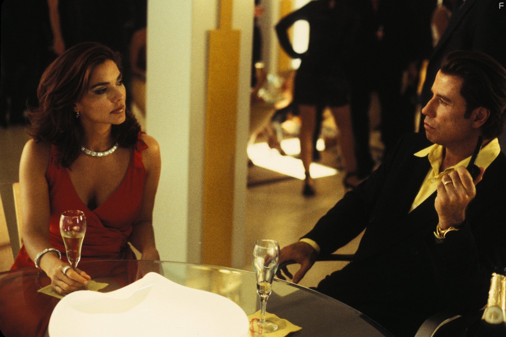 John Travolta and Laura Harring in Каратель (2004)