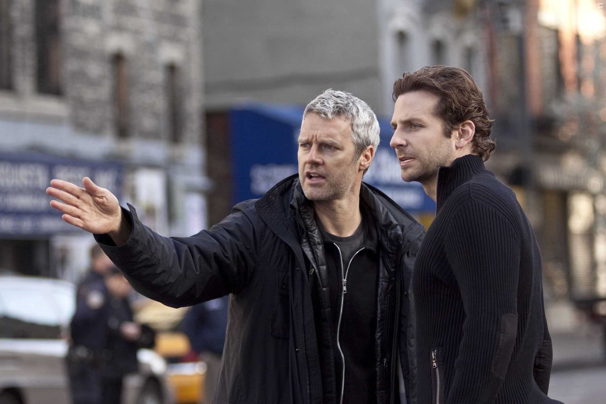 Bradley Cooper and Neil Burger in Области тьмы (2011)