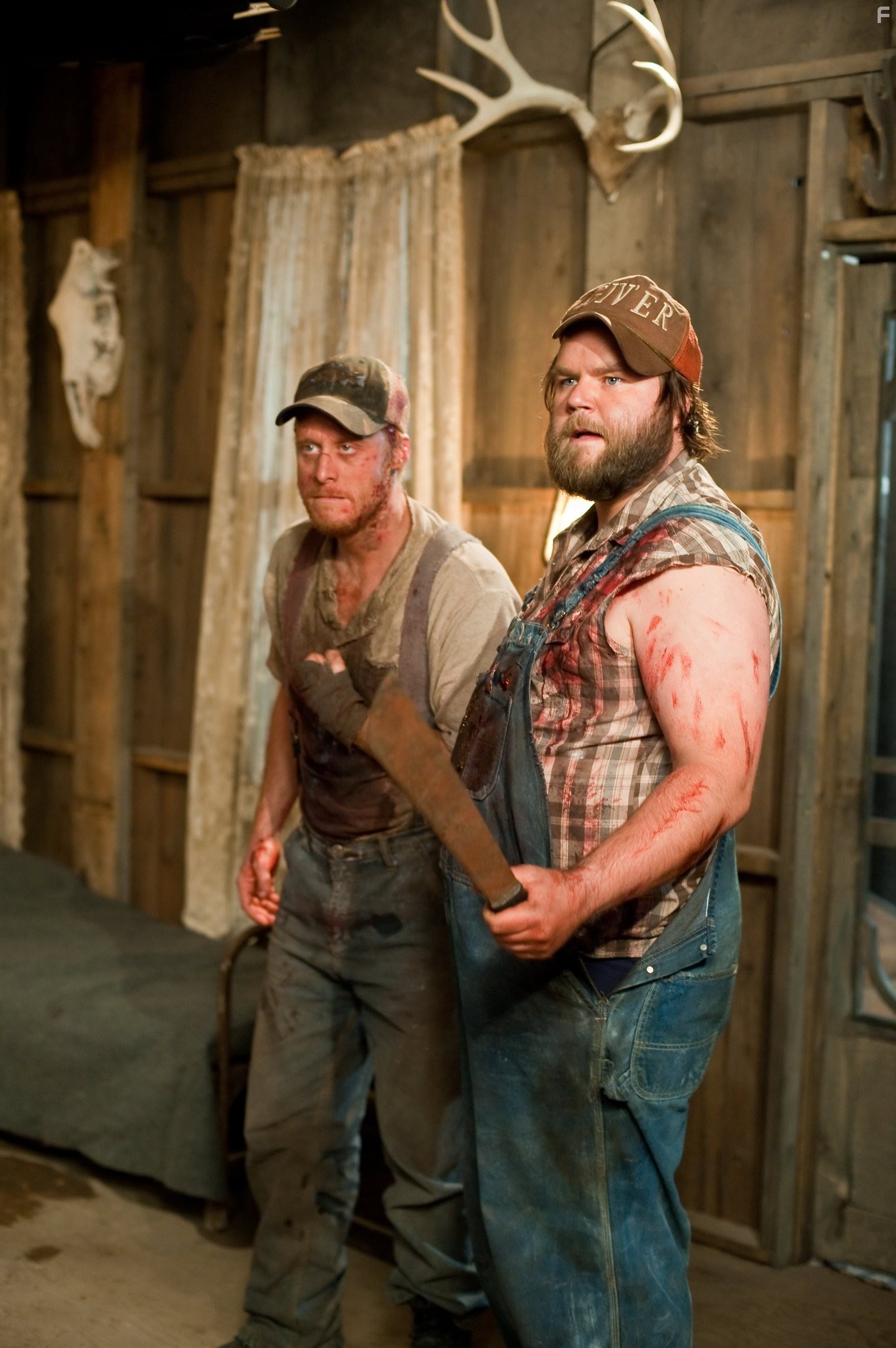 Tyler Labine and Alan Tudyk in Убойные каникулы (2010)