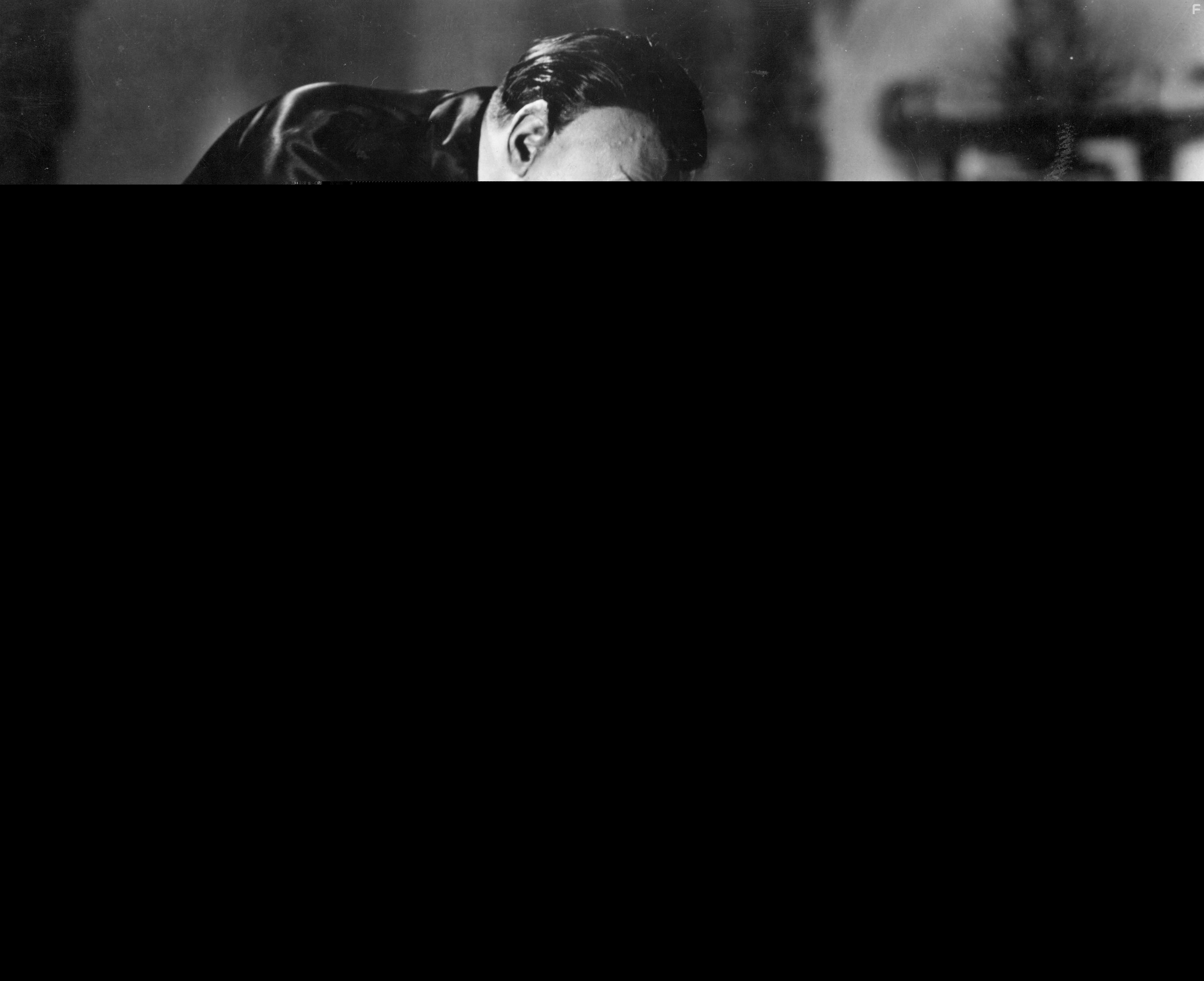 Barbara Stanwyck and Nils Asther in Горький чай генерала Йена (1933)