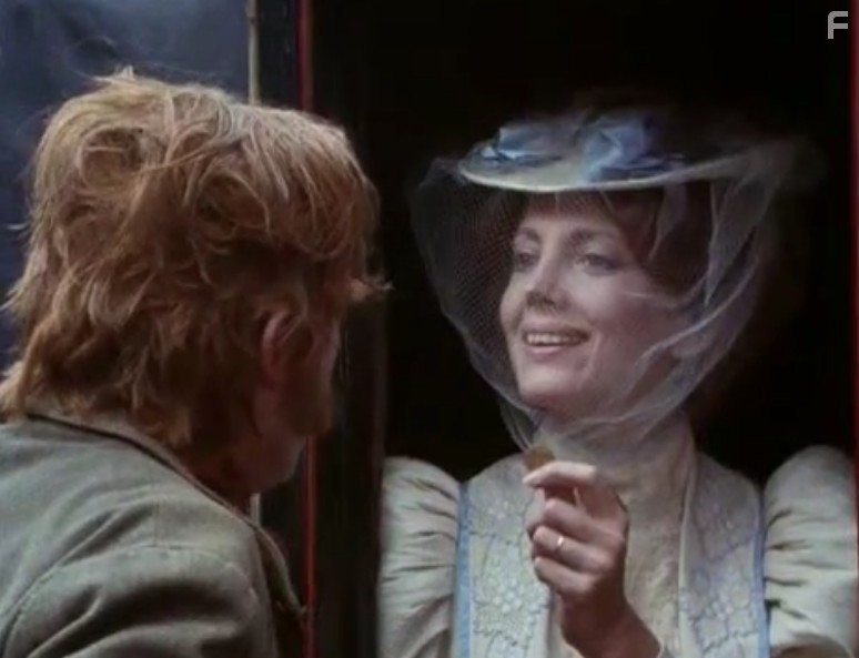 Jeremy Brett and Gayle Hunnicutt in Приключения Шерлока Холмса (1984)