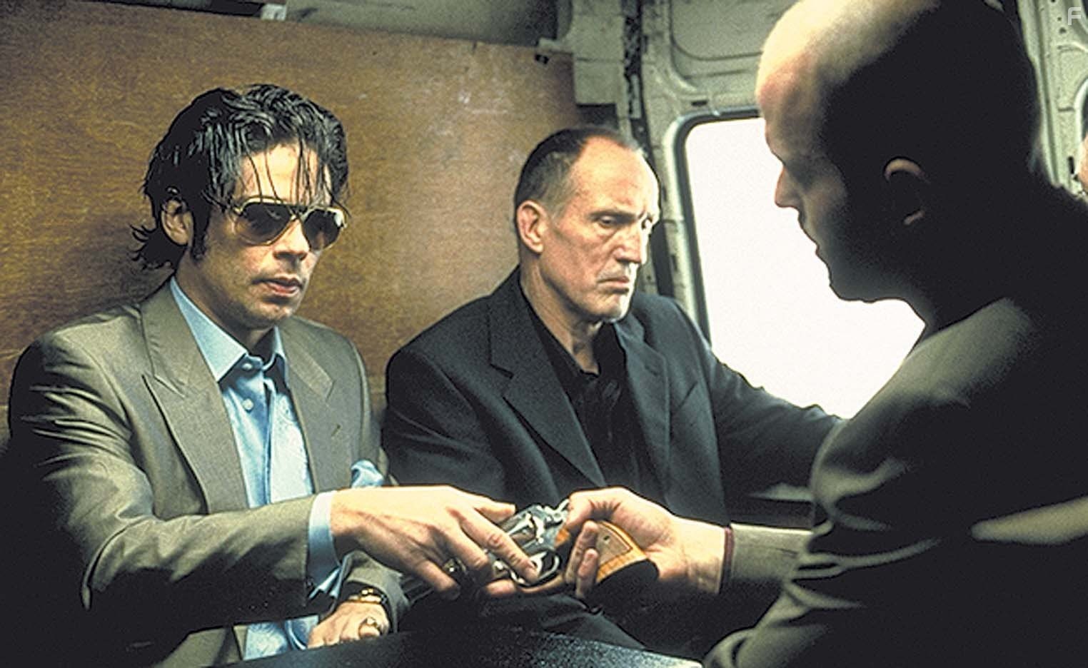 Benicio Del Toro and Velibor Topic in Большой куш (2000)
