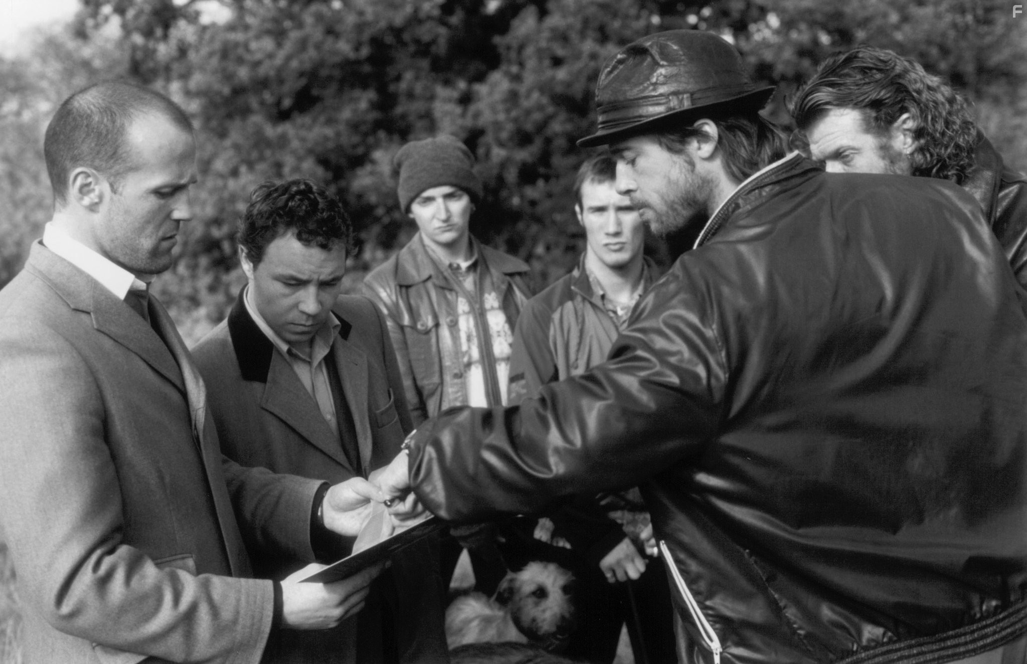 Brad Pitt, Jason Flemyng, Jason Statham, and Stephen Graham in Большой куш (2000)
