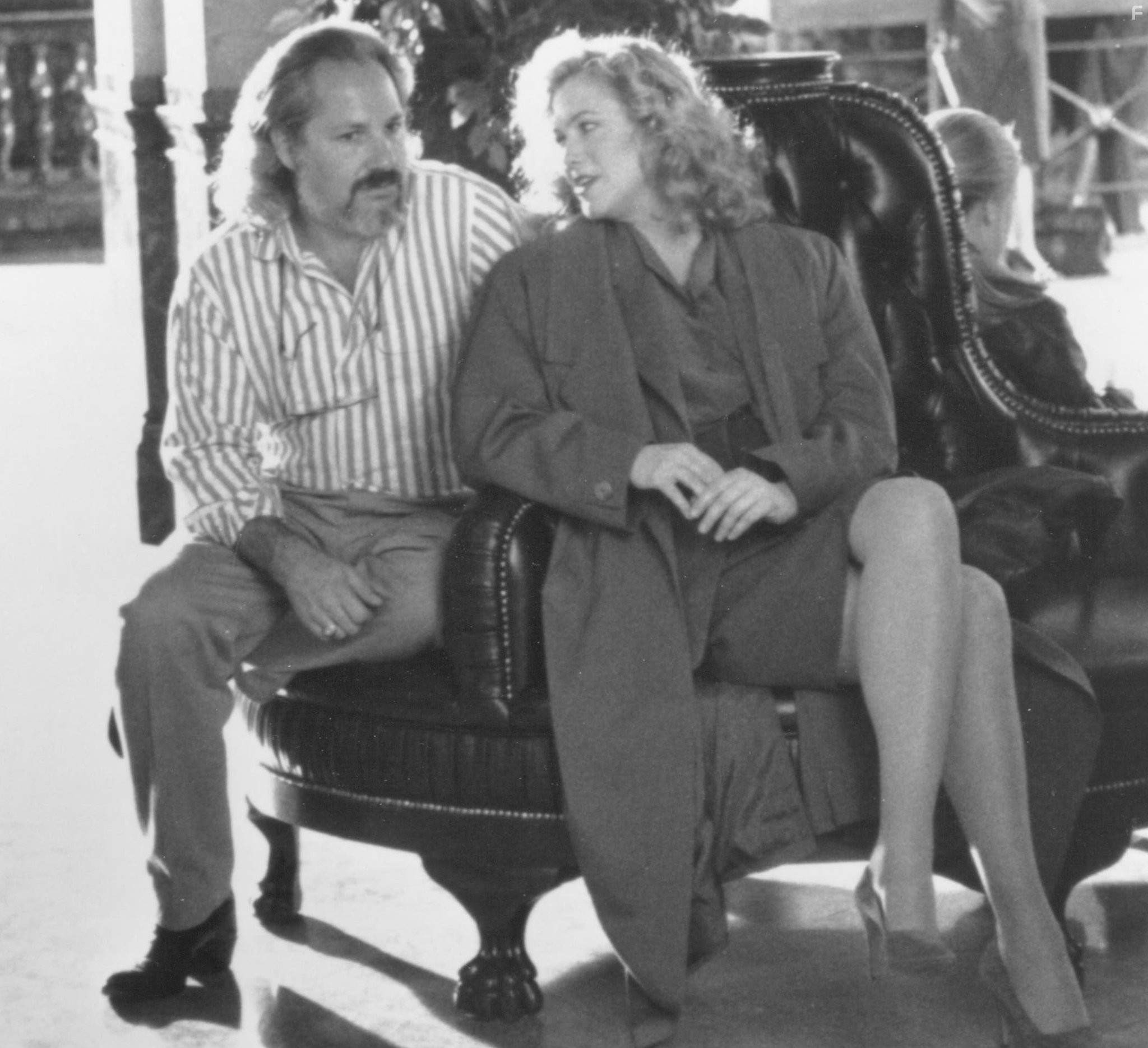 Kathleen Turner and Jeff Kanew in Детектив Варшавски (1991)