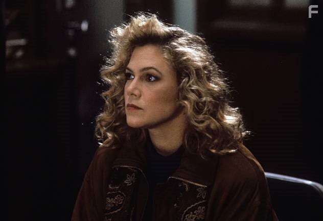 Kathleen Turner in Детектив Варшавски (1991)