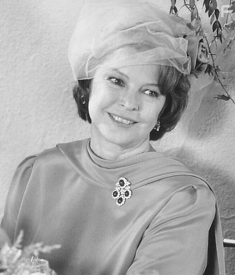 Ellen Burstyn in Roommates (1995)