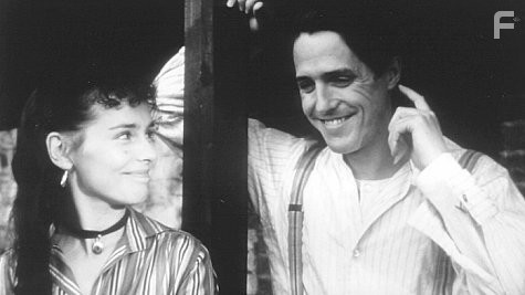 Hugh Grant and Tara Fitzgerald in Англичанин, который поднялся на холм, но спустился с горы (1995)