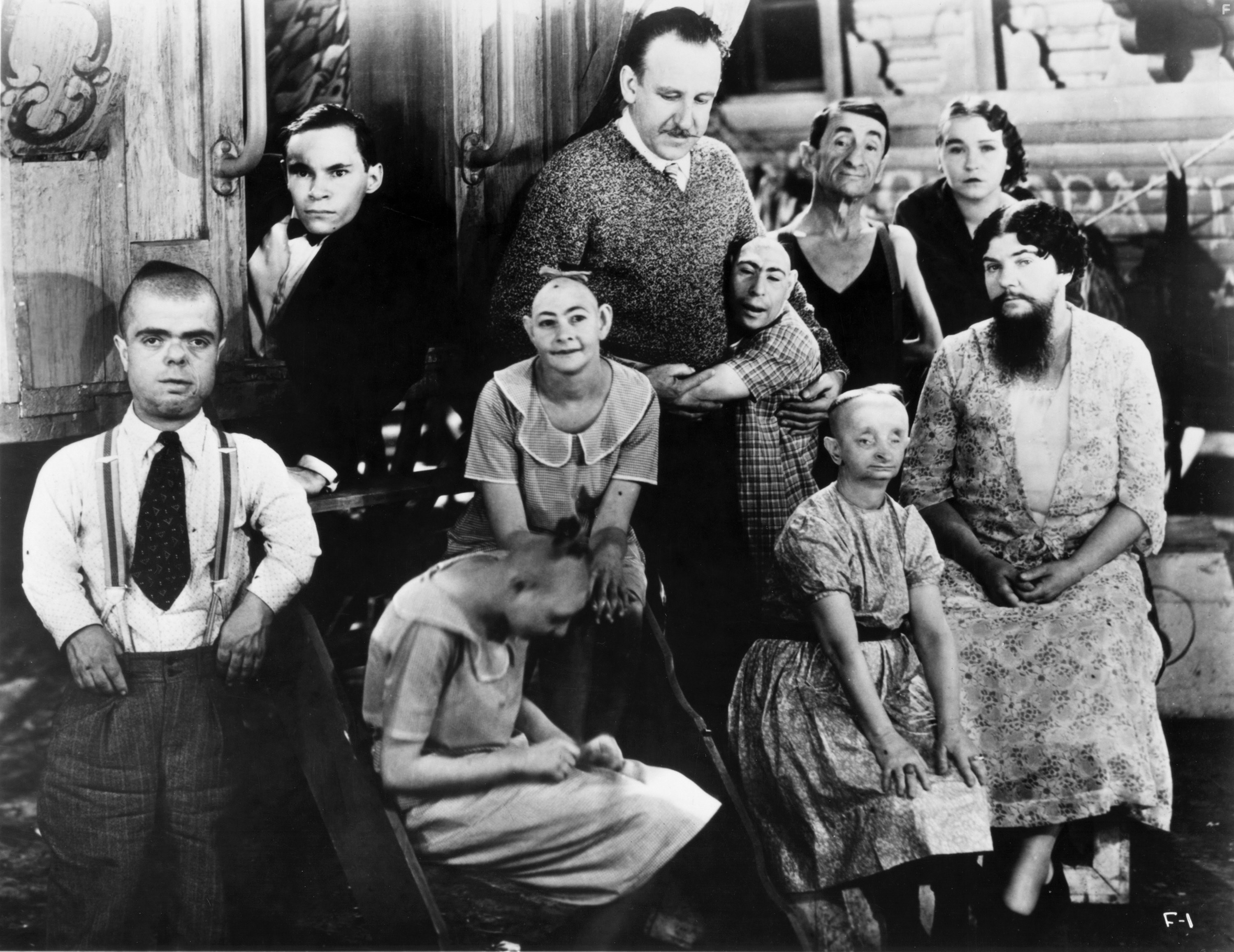 Jerry Austin, Tod Browning, Johnny Eck, Elizabeth Green, Martha Morris, Frances O'Connor, Peter Robinson, Olga Roderick, Schlitze, Elvira Snow, and Jenny Lee Snow in Уродцы (1932)