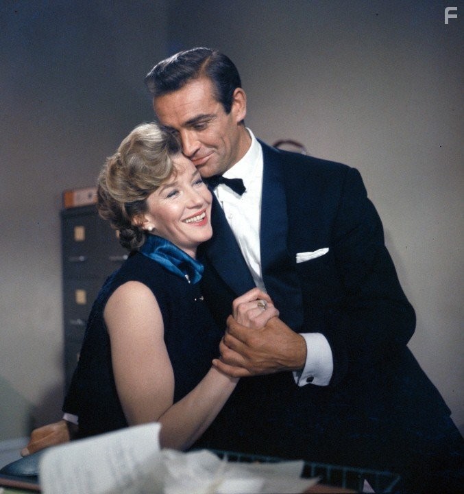 Sean Connery and Lois Maxwell in Доктор Ноу (1962)