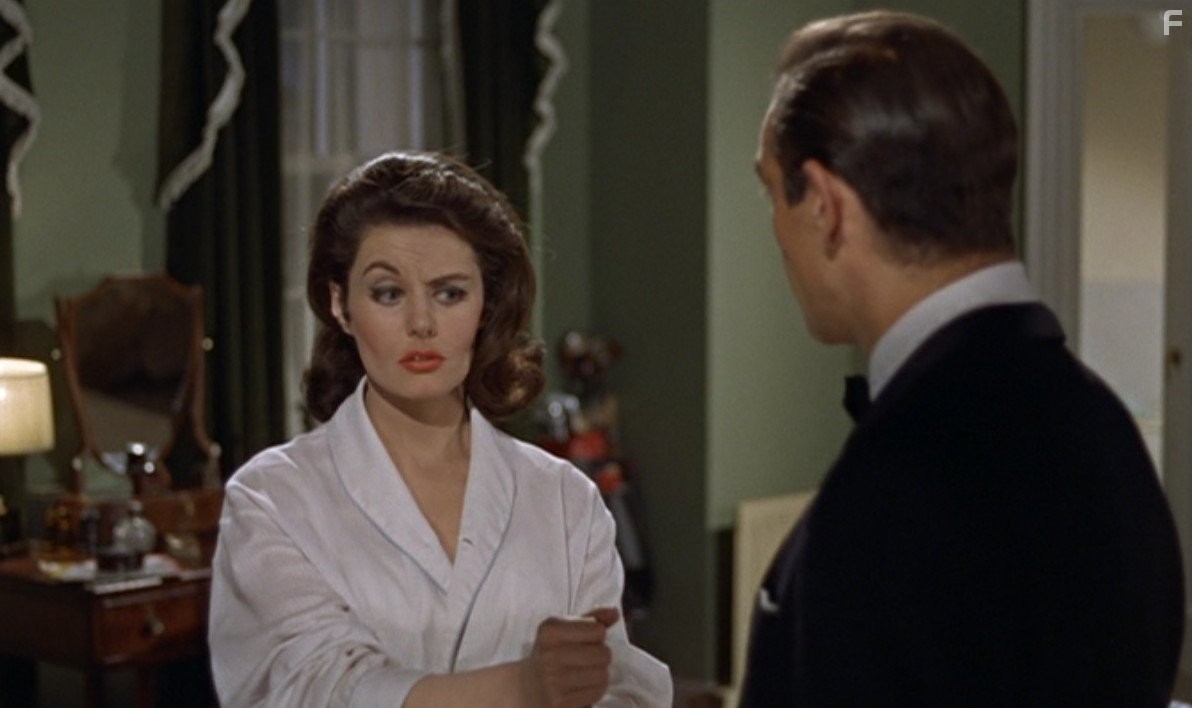 Sean Connery and Eunice Gayson in Доктор Ноу (1962)