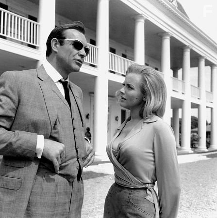 "Goldfinger" Sean Connery, Honor Blackman 1964 UA **I.V.