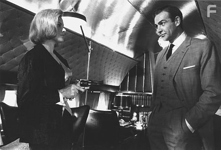 "Goldfinger" Honor Blackman, Sean Connery 1964 UA **I.V.