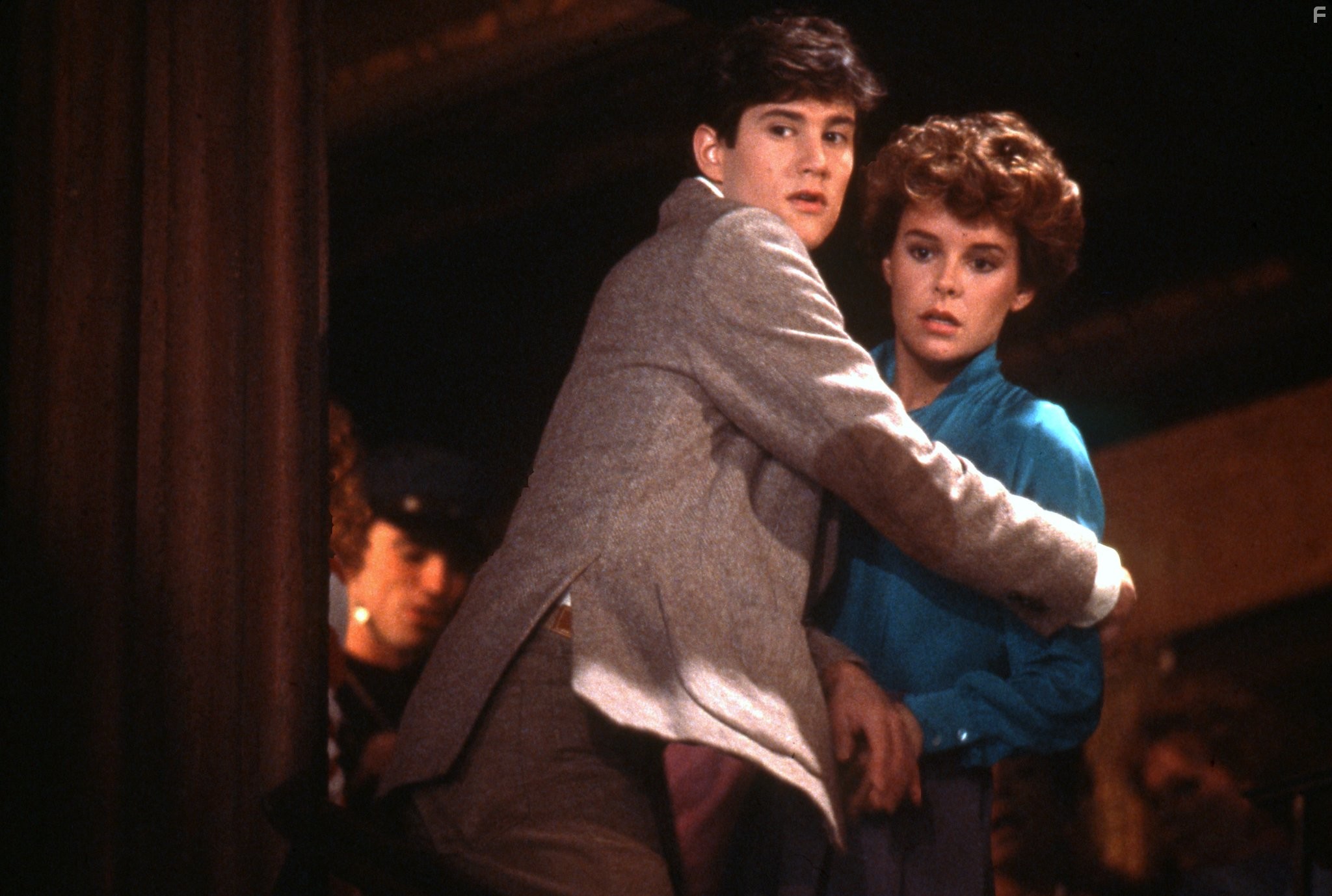 Amanda Bearse and William Ragsdale in Ночь страха (1985)