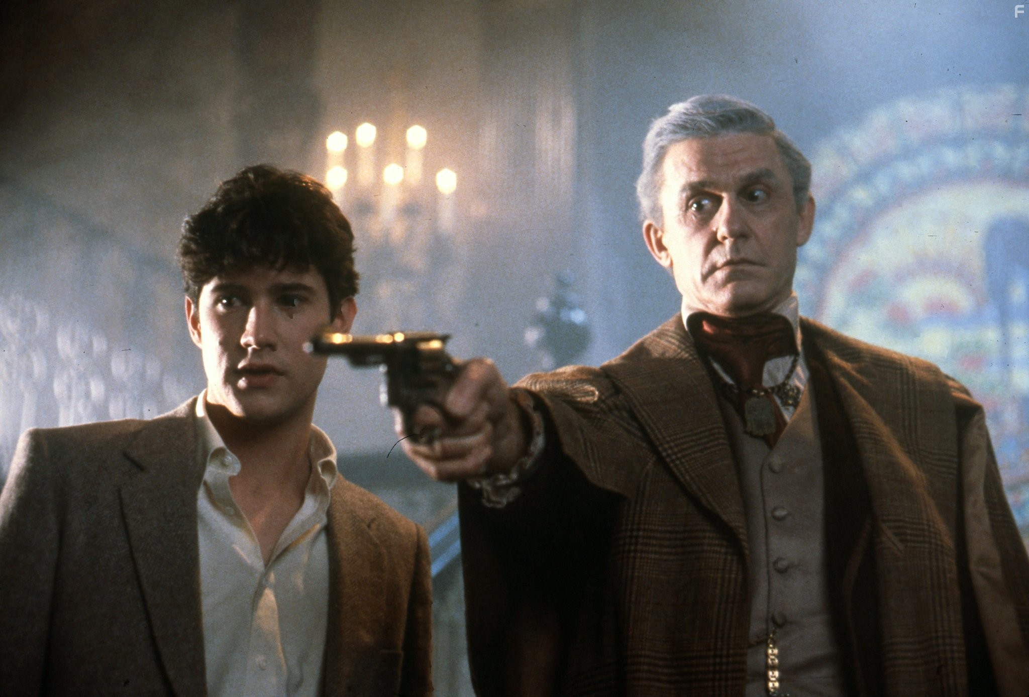 Roddy McDowall and William Ragsdale in Ночь страха (1985)