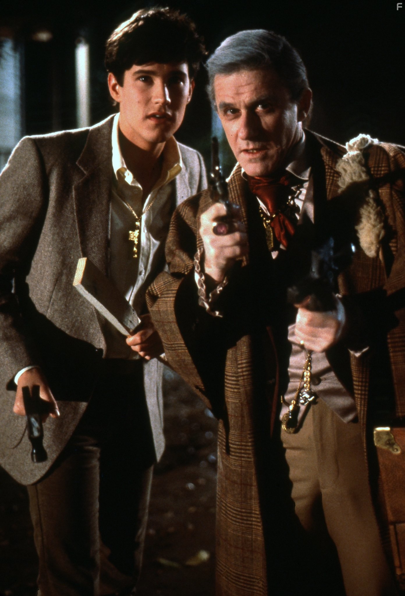 Roddy McDowall and William Ragsdale in Ночь страха (1985)