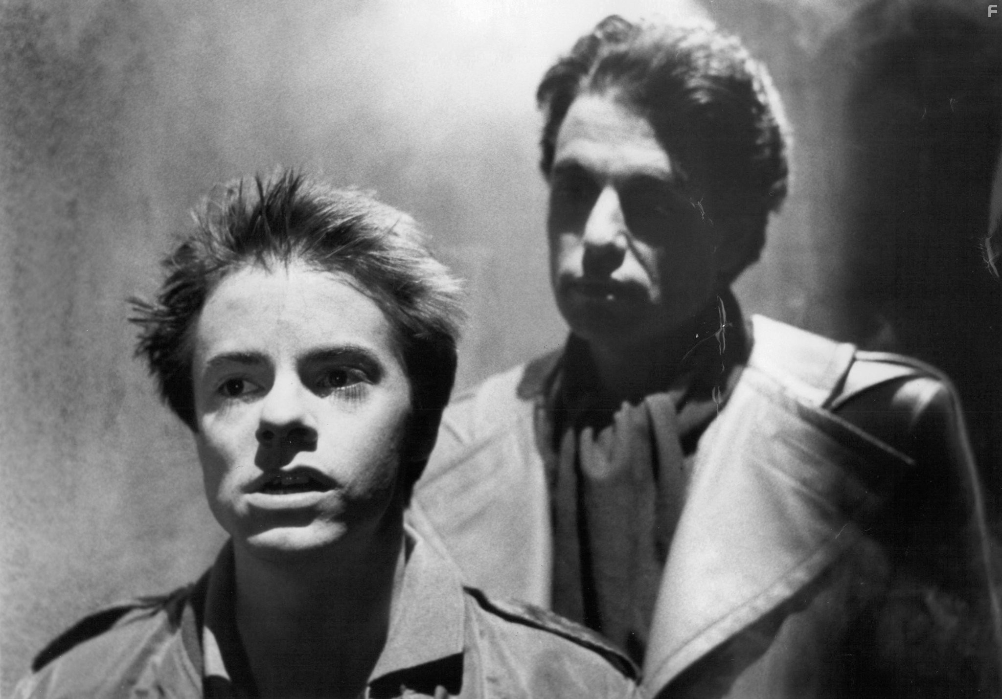 Chris Sarandon and Stephen Geoffreys in Ночь страха (1985)
