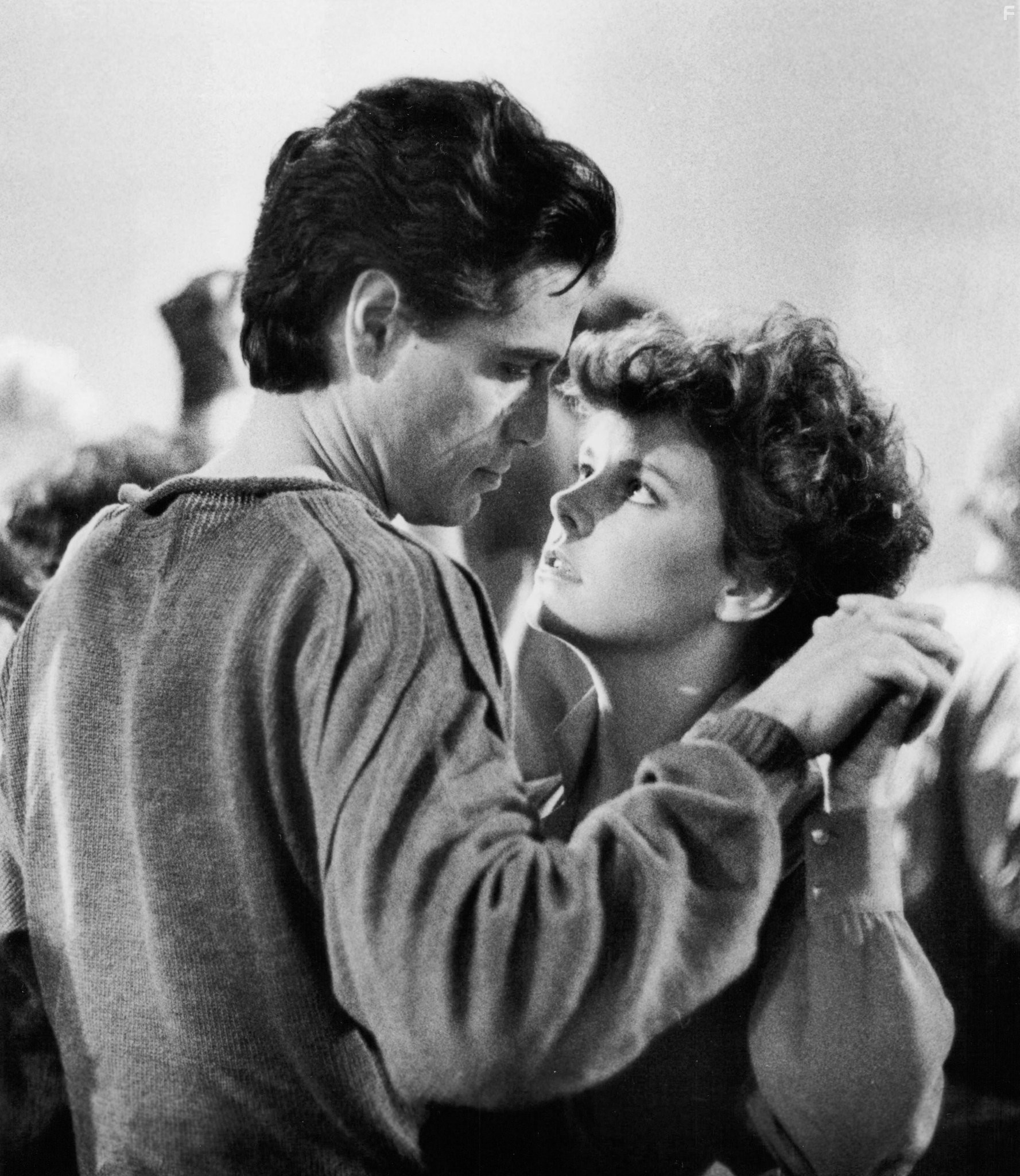 Amanda Bearse and Chris Sarandon in Ночь страха (1985)