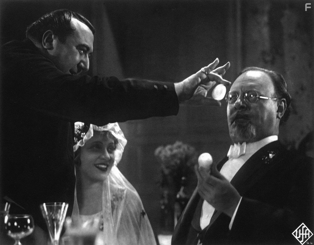 Marlene Dietrich, Kurt Gerron, and Emil Jannings in Голубой ангел (1930)